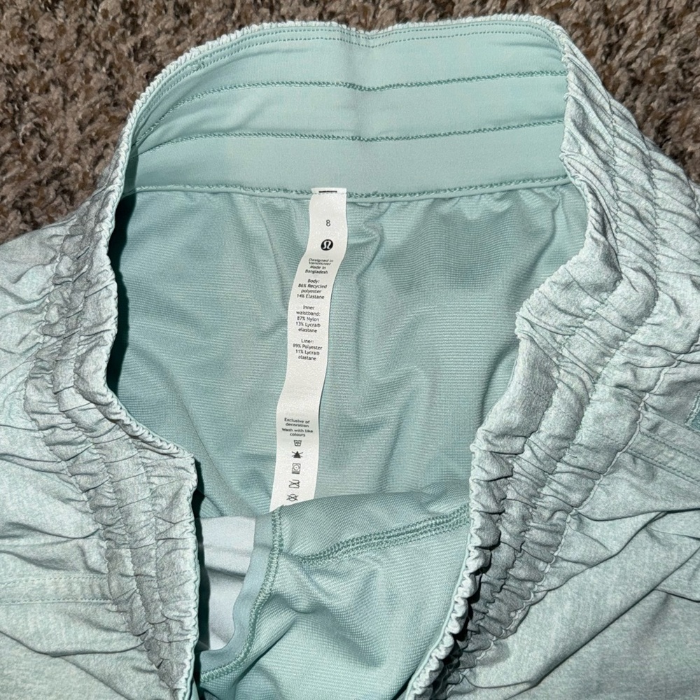Lululemon Tracker V 4” - Picture 6 of 6